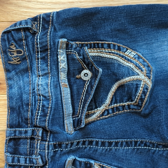 Ariya Jean Shorts 7/8 - Picture 3 of 8